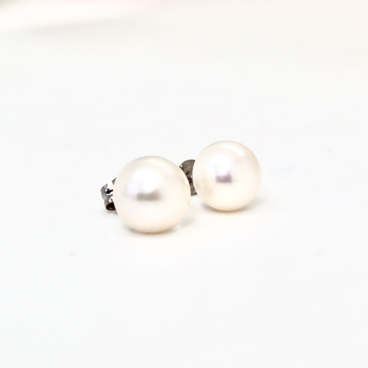 Classic Pearl Small Studs in White