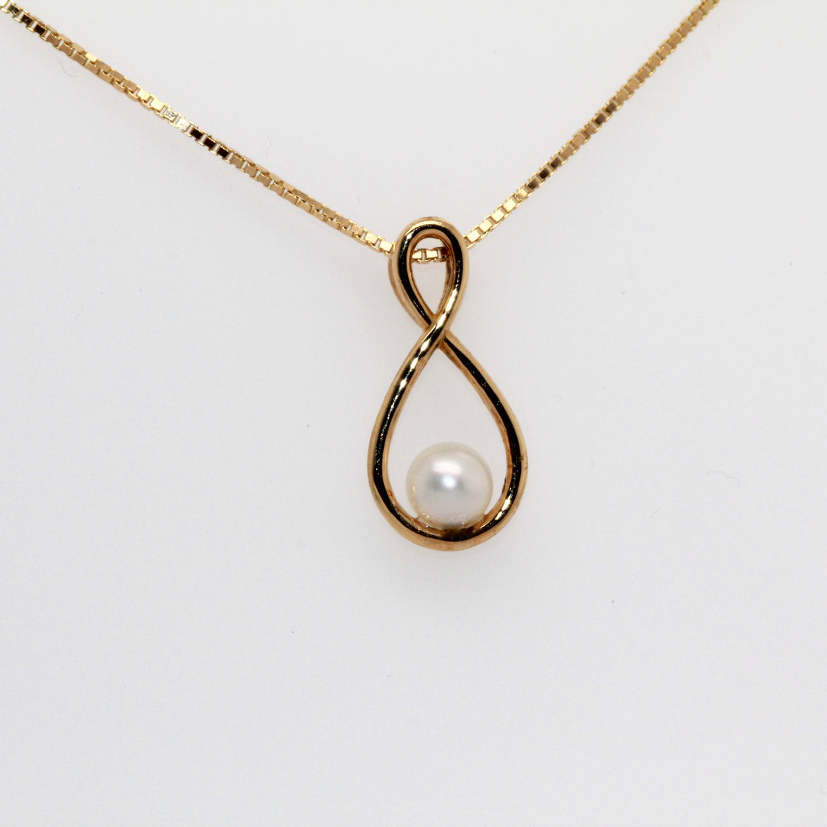 Pearl Infinity Yellow Gold Infinity Pearl Pendant – Estrela