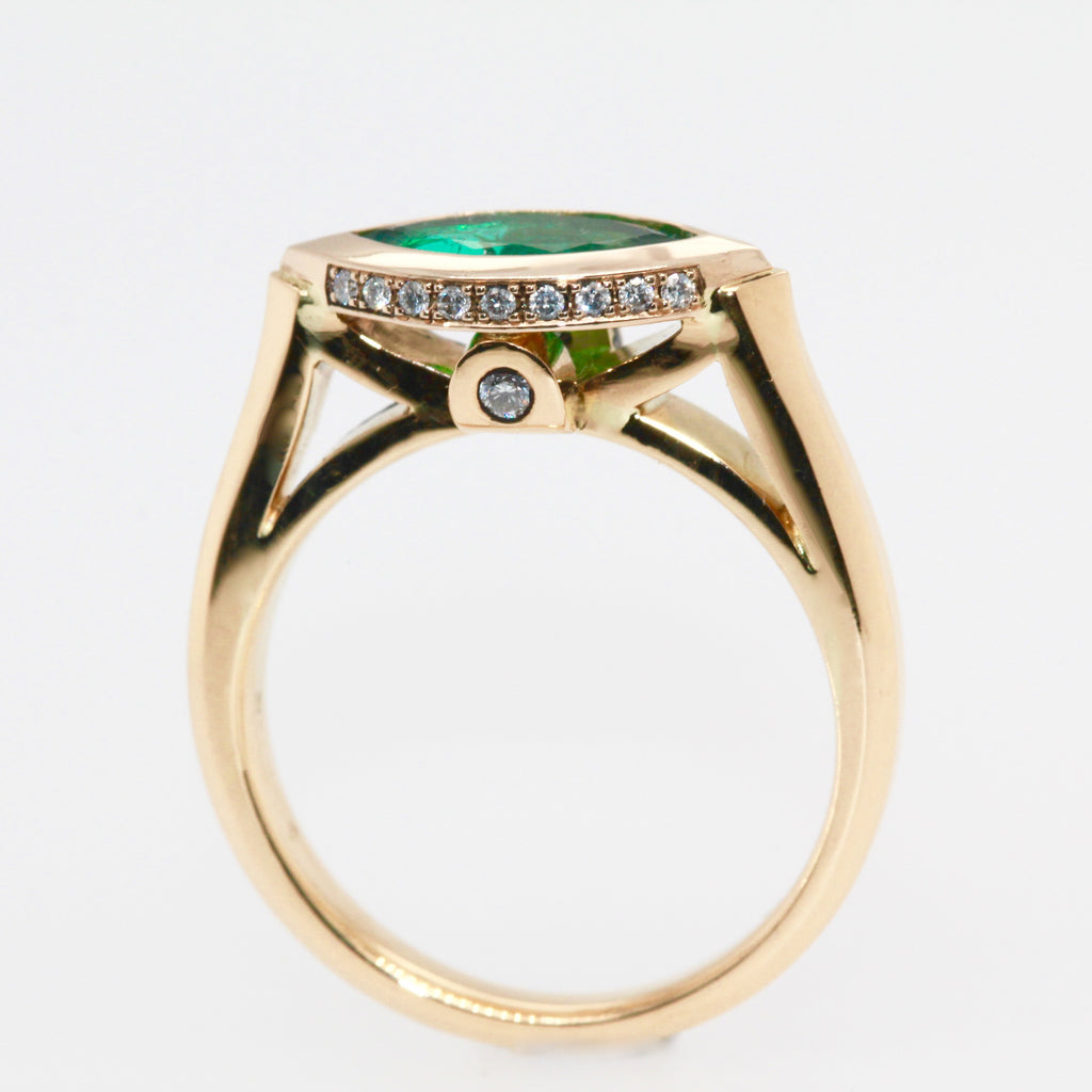 yellow gold colombian emerald and diamond ring
